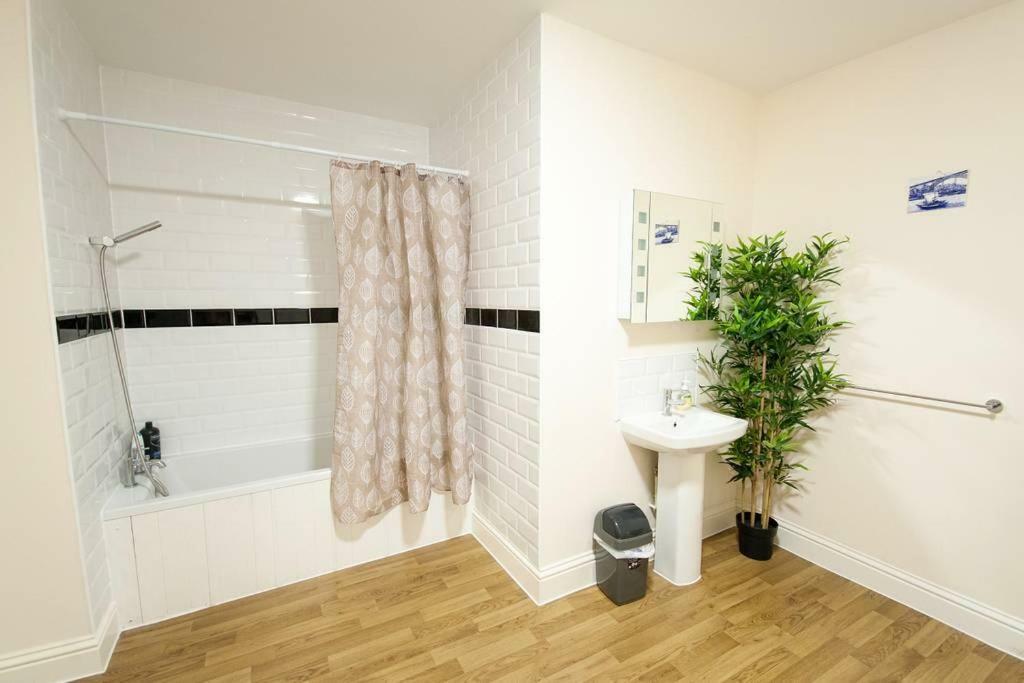 The Broadmead Forest - Spacious City Centre 3Bdr Apartment Bristol Exterior foto